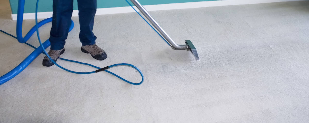 How to Clean Mildew From Carpet Using Carpet Cleaning Machine